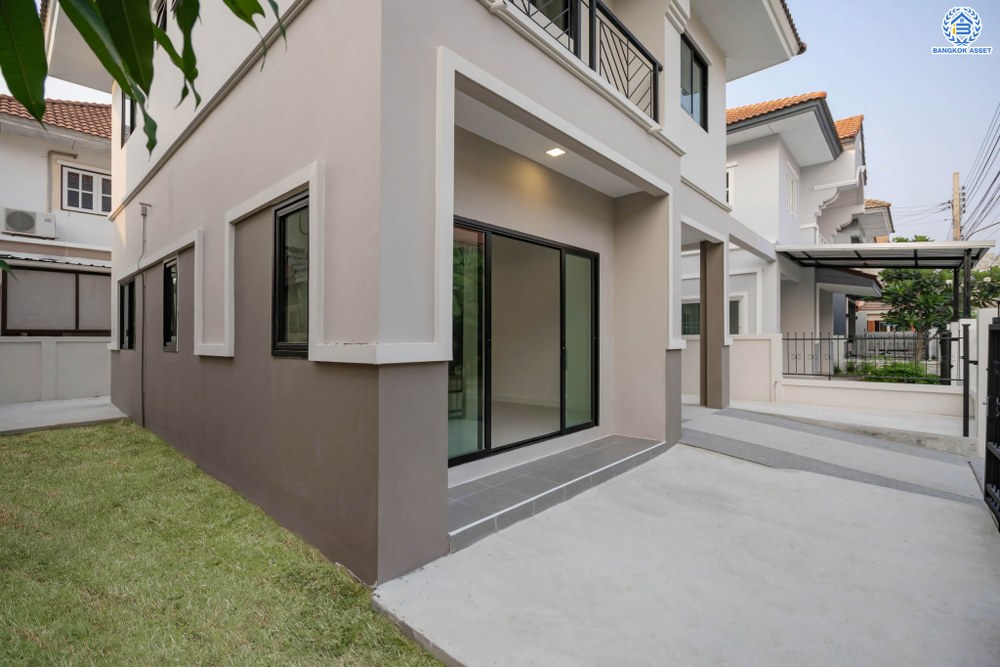 บ้านมือสองตกแต่งใหม่ โครงการ บุรีรมย์ วัดพระเงิน หน้าบ้านไม่ชนใคร เนื้อที่ 37.1 ตร.ว. ฟังก์ชัน 3 ห้องนอน 2 ห้องน้ำ 1 ที่จอดรถ พื้นที่ใช้สอยกว้างขวาง เดินทางสะดวกสบาย บนทำเลเชื่อมต่อถนนกาญจนาภิเษก ใกล้เซ็นทรัลเวสต์เกต โครงการรถไฟฟ้าสายสีม่วง "สถานีตลาดบางใหญ่" และทางด่วนศรีรัช...